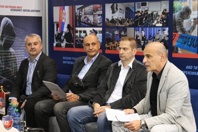 DSC_1365~1.JPG