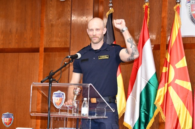 DSC_2844~0.JPG